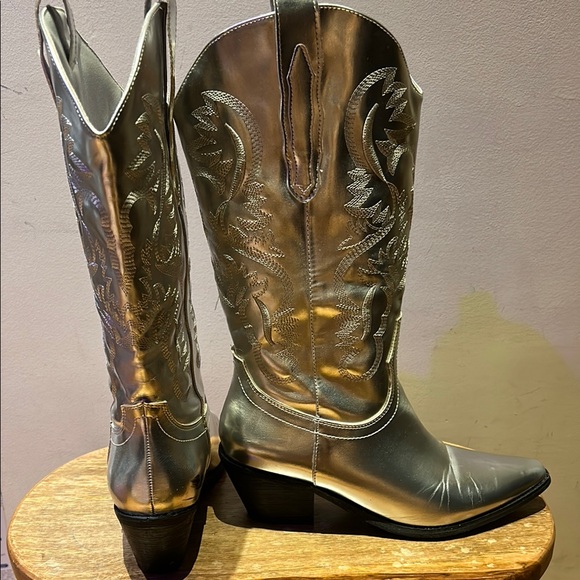 Silver Western-Style Women's Boots - Picture 4 of 6
